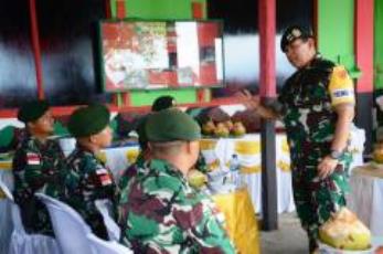 Kunjungan Pangdivif 2 Kostrad di Provinsi Maluku Disambut Satgas Yonarmed 1 Kostrad