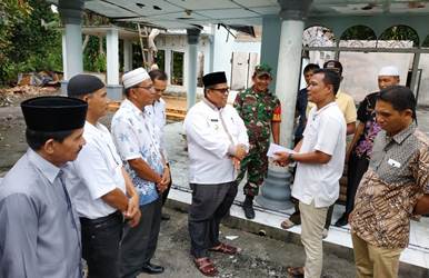 Baznas Berikan Bantuan Pada Pedagang Pasar Kampung Galapung