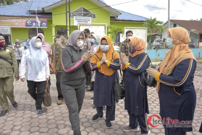 TP PKK Provsu  Kunjungi Korban Banjir Disimpang Empat Asahan