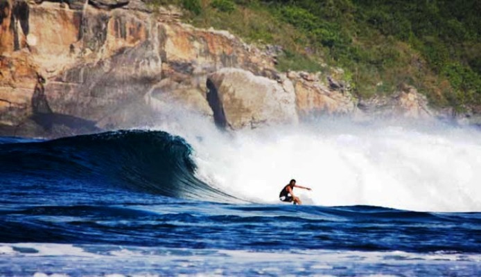 Nikmatnya, Mancing Langsung Santap di Pantai Lawar, Sumbawa Barat