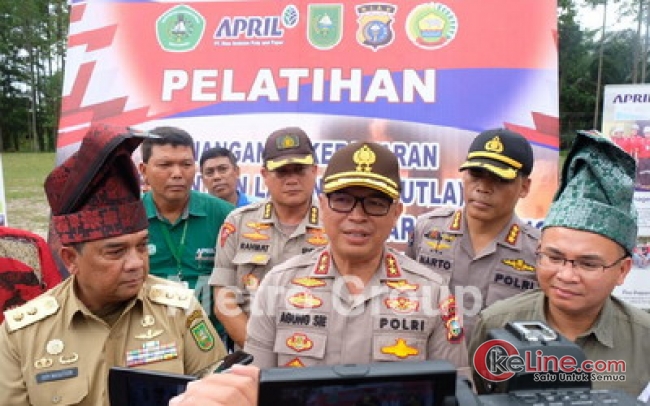 Pin Emas Kapolda Riau Masih Siap Bagi Pahlawan Karhutla