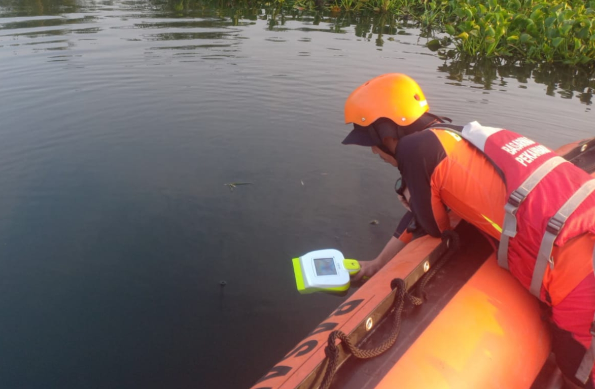 Gunakan Aqua Eye, Tim SAR Cari Remaja Tenggelam di Danau Cipta Karya Ujung