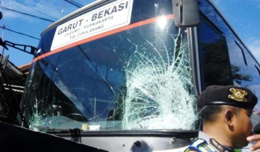 Diseruduk Bus Prima Jasa Garit - Bekasi Tiga Tewas Satu Kritis