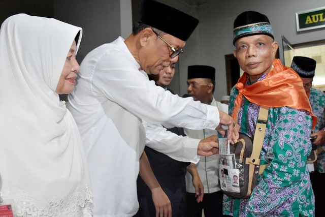 Keberangkatan Enam Jamaah Haji Kampar Ditunda