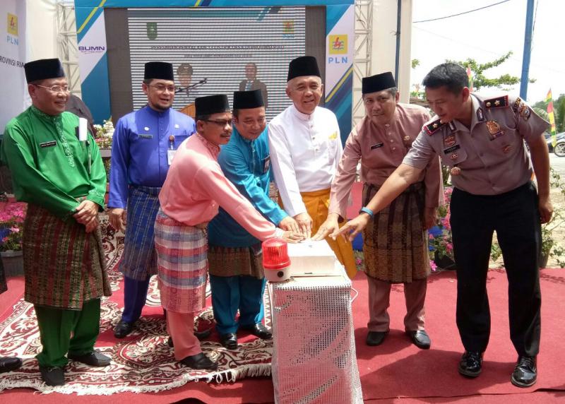 Andi Datang,  Syamsuar Keluar Pada Acara Peresmian Listrik Desa