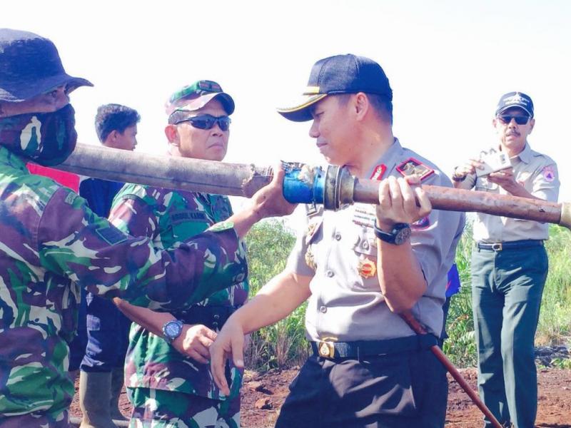 Dua Jenderal Berjibaku Padamkan Karhutla di Bengkalis