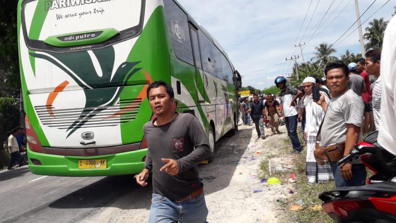 Ngeriii.... Terseret Dibawah Kolong, Dua Wanita Pengendera sepeda Motor Tewas Di Tempat