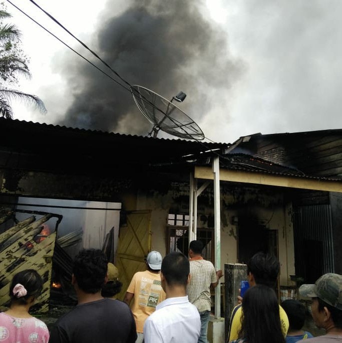 Dua Unit Rumah dan Satu Mobil Habis Di Lalap Sijago Merah