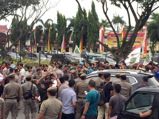 Aparat dan Mahasiswa Terlibat Baku Pukul