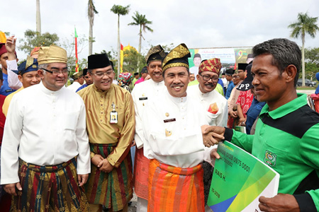 Bupati Siak Berikan Penghargaan Kepada OPD