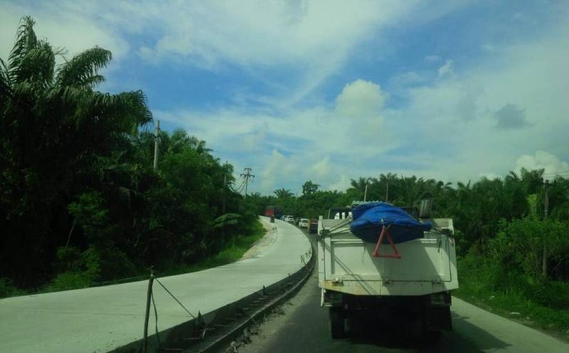 Jalur Pekanbaru-Pelalawan Macet Puluhan Kilometer