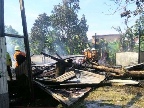 Bengkel Mobil di Jalan Teropong Hangus