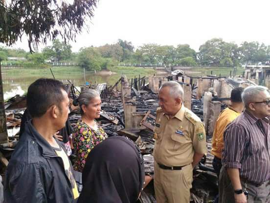 Gubernur Riau Sempatkan Melihat Lokasi Kebakaran Senapelan