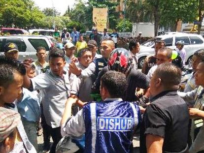 Lima Supir Taksi Uber Ditilang Dishub