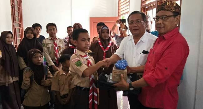 PT Ivomas Tunggal Serahkan Bantuan Sekolah, Untuk 262 Anak Usia Sekolah