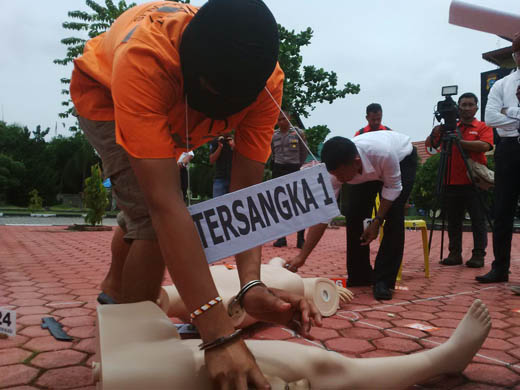 Pra Rekonstruksi, Eri Mutilasi Bayu di WC