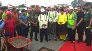 Plt. Gubernur Riau Wan Thamrin Hasyim Hadiri Groundbreaking Flyover.