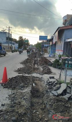 Warga Marah,! Anggaran Milyaran Rupiah, Pemasangan Pipa Air Minum Rusak Badan Jalan