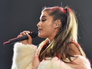 Hati Ariana Grande Hancur dan Minta Maaf