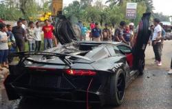 Mobil Seharga Milyaran Milik Raffi Ahmad Terbakar