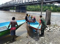 Babinsa Koramil Mapurujaya Komsos Bersama Nelayan