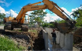 Drainase Paket A dari simpang Jalan Riau Makan Korban