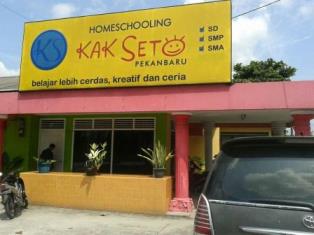 Selfi Gugat Izin Home Schooling Kak Seto di Pekanbaru