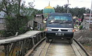 Jembatan Penghubung Desa Nusantara Jaya Dan Kembang Mekar Sari Lancar