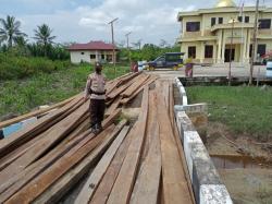 7,5 Kubik Kayu Olahan Tak Bertuan, Diamankan Polsek Sinaboi 