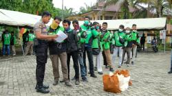 Polda Riau Berikan Bantuan Bagi Warga Terdampak Langsung Covid 19