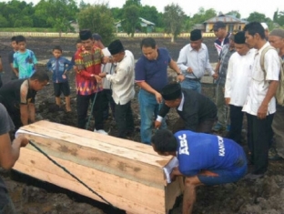 Mayat Pria yang Dimakan Biawak Dikuburkan