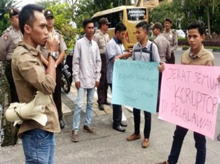 GMPP Desak Tangkap Bupati Pelalawan