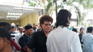 Kini Giliran Ozzy Albar Diamankan Sat Narkoba Polda Metro Jaya