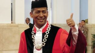 Presiden Jokowi Lantik Saldi Isra Jadi Hakim MK