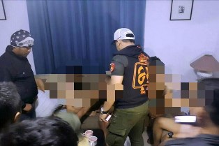 Pesta Sex LGBT Dibubarkan 5 Ditangkap