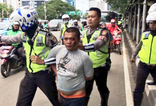 Gagal Tikam Polisi Pakai Pisau Pria Ini Dibekuk