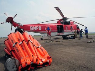 BNPB Kirim Lima Helikopter Water Bombing