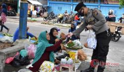 Bersama Kapolres Bengkalis Warga Tionghoa Bagikan 12000 Masker