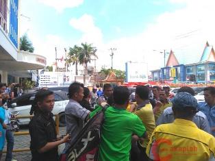 Penanggungjawab Taksi Uber Dihajar Supir Taksi Konvensional