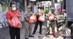 Dapur Umum Sinergi TNI Polri Dapat Pujian Warga