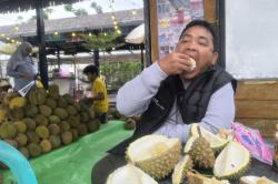 All You Can Eat dan Bazar Durian di Pekanbaru Diserbu Warga