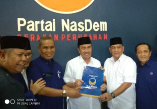 Syamsuar-Edy Natar Terima SK Penetapan Paslon Gubenur dari NasDem