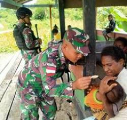 TNI di Perbatasan Gencar Datangi Rumah Warga, Untuk Berikan Pelayanan Kesehatan