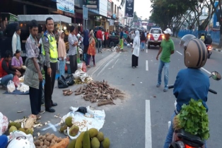 Ngantuk, Pengemudi Innova Seruduk Dua Pejalan Kaki di Pekanbaru