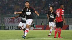 Persipura Permalukan MU 2 Gol Tanpa Balas 