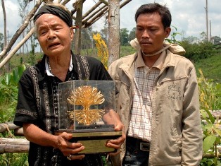 Penjaga Hutan Adat Talang Mamak Berpulang