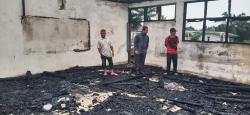 Ini Kronologis  Tiga Pintu Ruang Kelas SD Negeri 002 Kunto Darussalam Yang Terbakar.