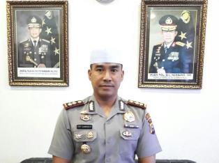 Walaupun Jauh,  Tak Urungkan Niat Polisi Ini Untuk Membantu