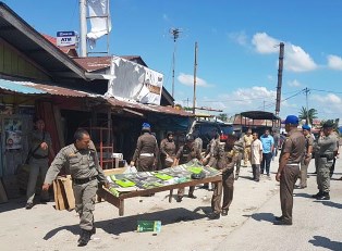 Belasan Bangunan Liar di Soebrantas Ujung Dibongkar