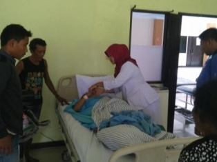 Wanita Ini Selamat Usai Duel Dengan Buaya